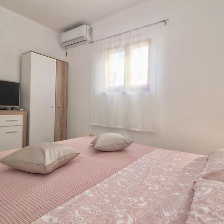 Studio Apartman Edy 3 بولا المظهر الخارجي الصورة
