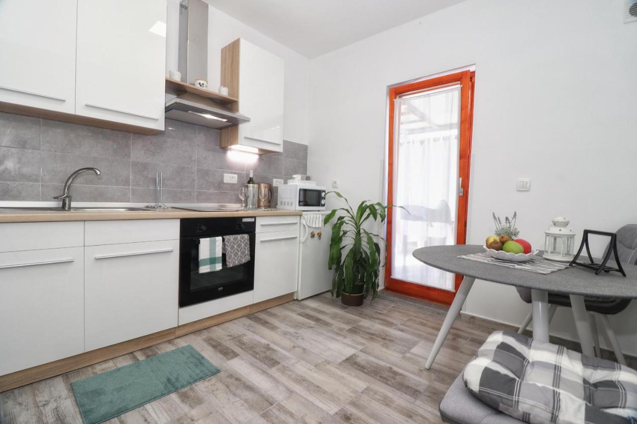 Studio Apartman Edy 3 بولا المظهر الخارجي الصورة
